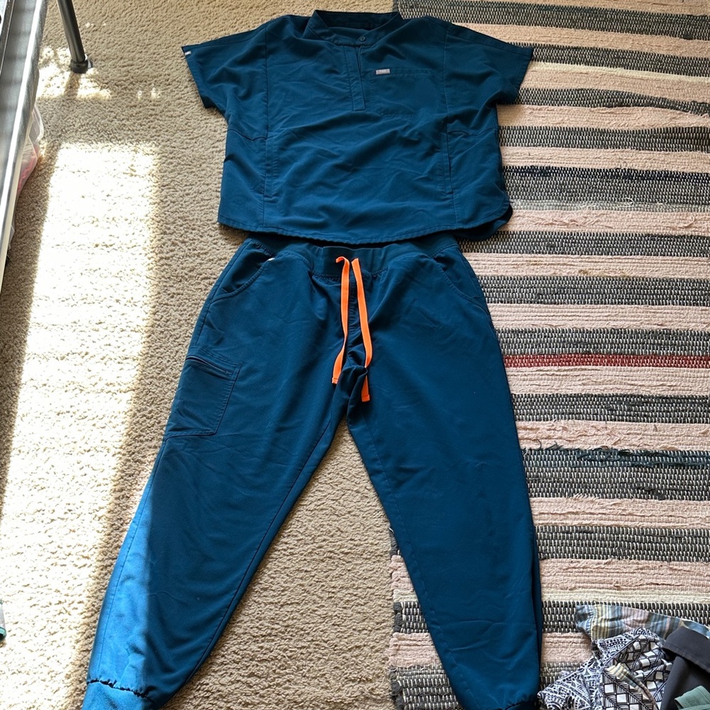Figs blue size large scrub set